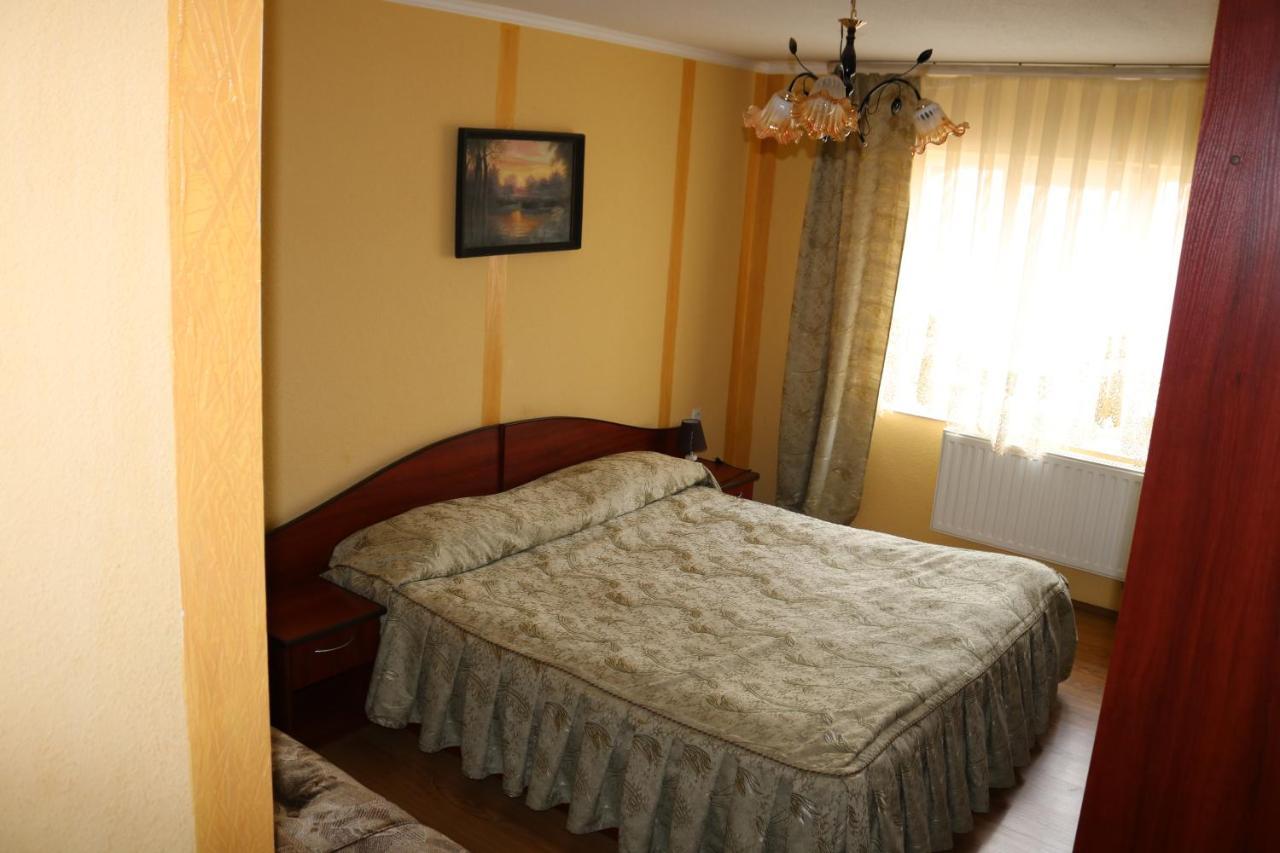 Готель ***Феєрія Tyachiv Exterior foto